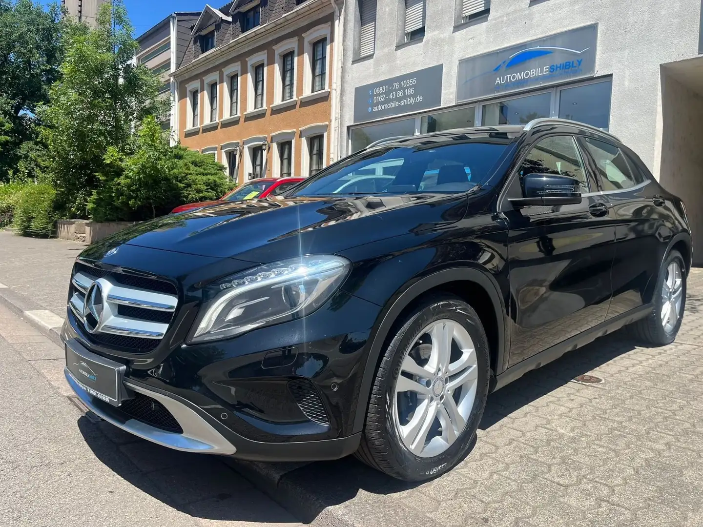 Mercedes-Benz GLA 200 d Activity Edition Automatik, Navi Schwarz - 1