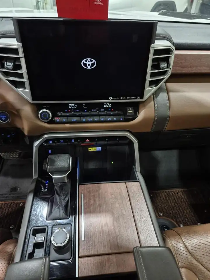 Toyota Tundra снимка Toyota Tundra