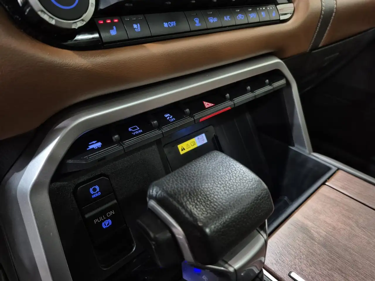 Toyota Tundra снимка Toyota Tundra