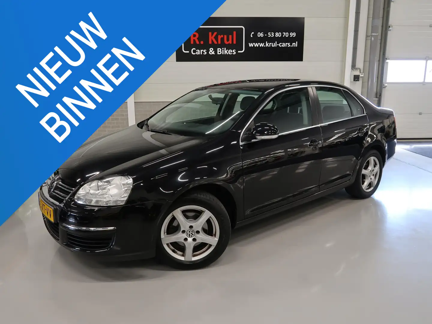 Volkswagen Jetta 1.6 Comfortline Airco-ecc Trekhaak Cruise control Zwart - 1