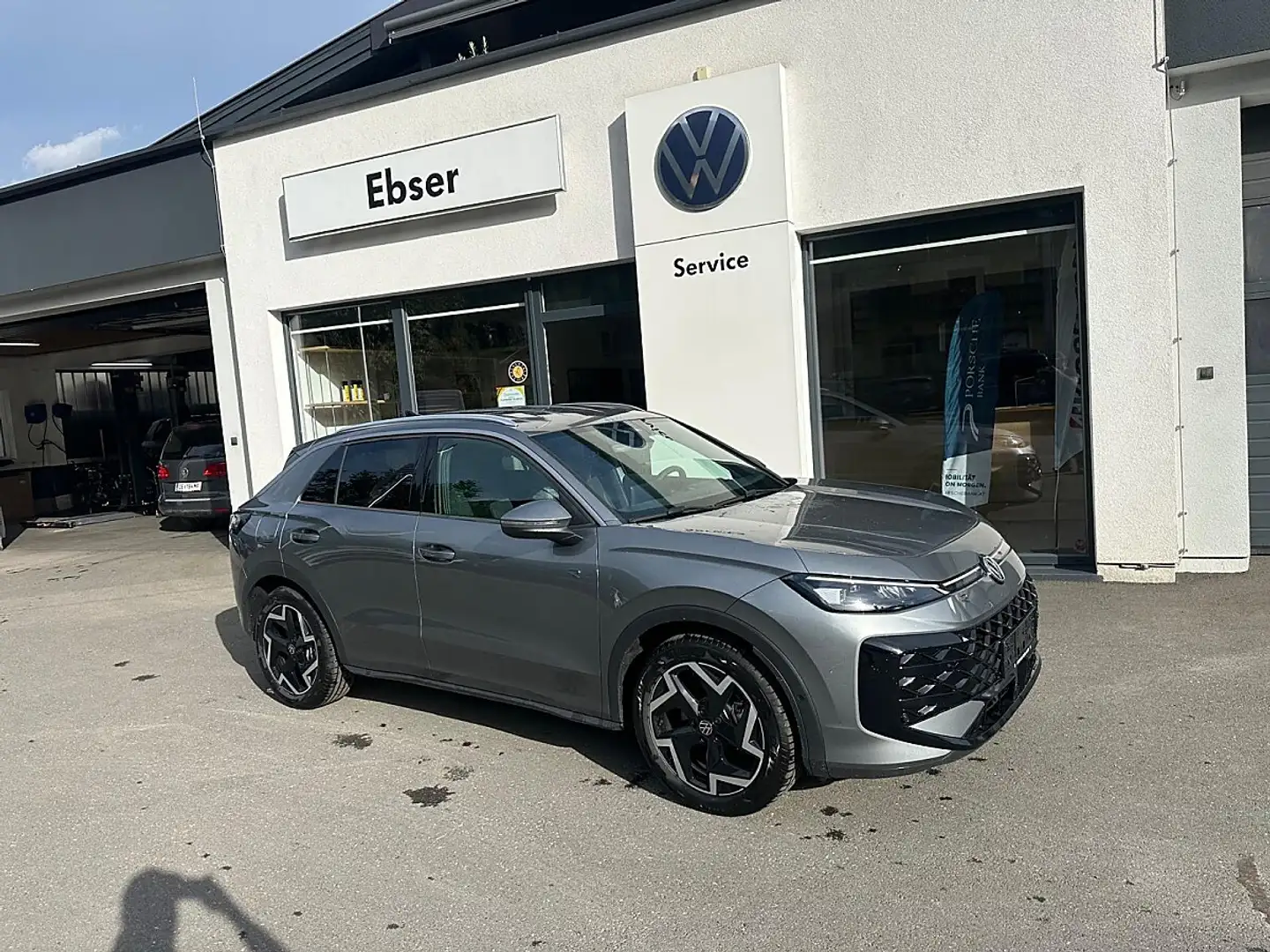 Volkswagen T-Roc 1.5 eTSI R-Line Grau - 1