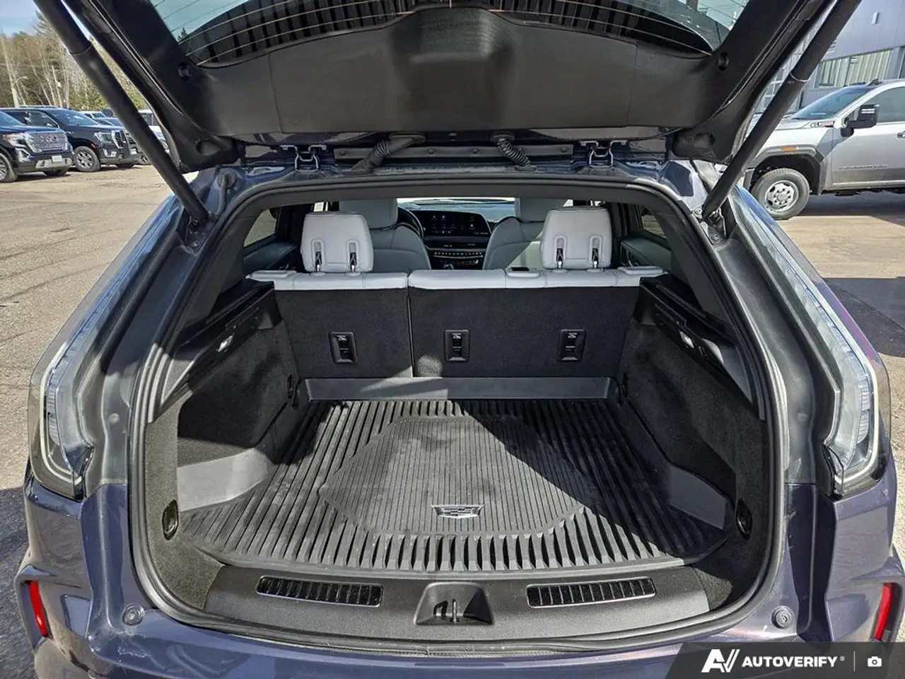 Cadillac XT4 снимка Cadillac XT4