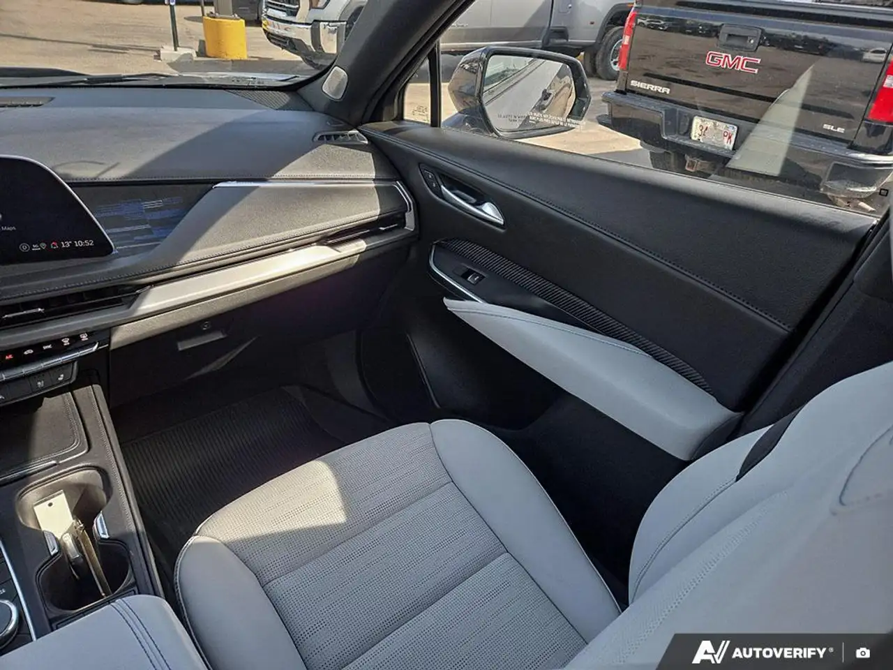 Cadillac XT4 снимка Cadillac XT4