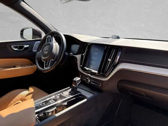 Volvo XC60 view 4