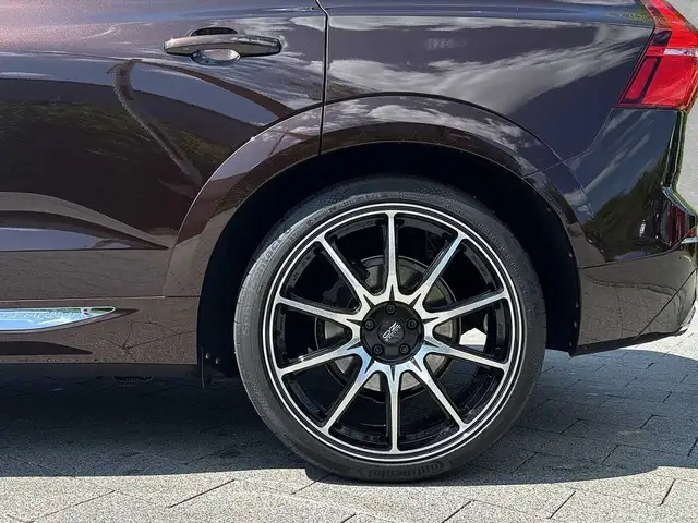 Volvo XC60 view 9