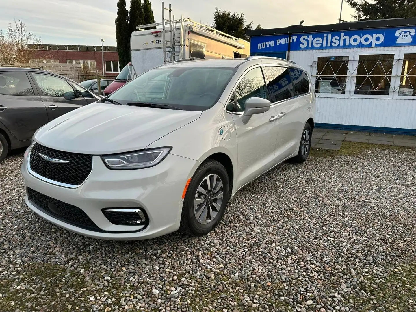 Chrysler Pacifica Chrysler Pacifica3,6 Hybrid unfallfrei 7 weitere Biały - 1