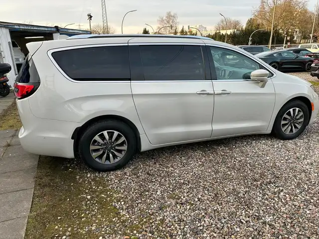 Chrysler Pacifica Chrysler Pacifica 3,2 V6 Hybrid unfallfrei SALE!