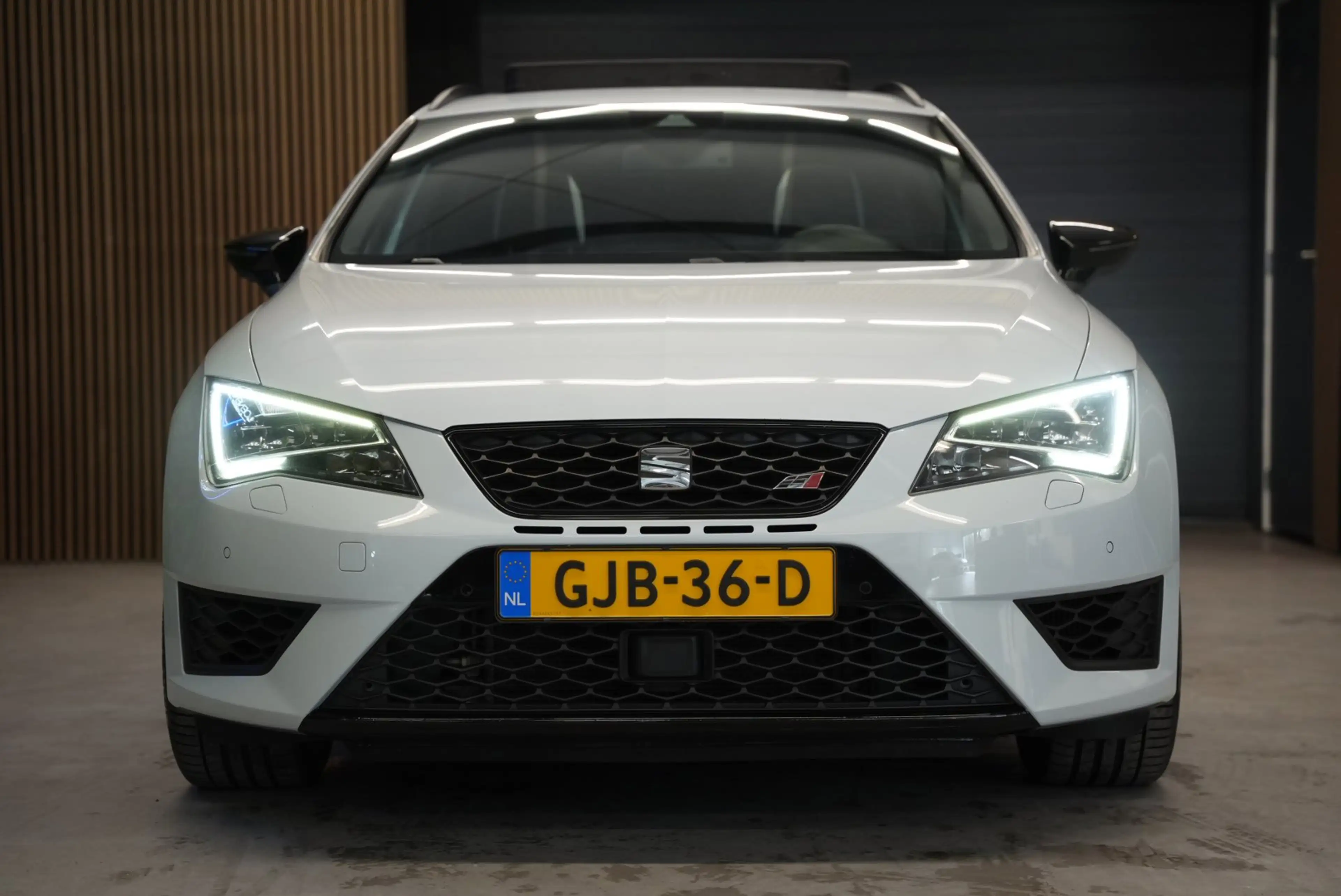 SEAT Leon ST 2.0 TSI Cupra 280 / Pano / CarPlay / Camera / S — photo 11