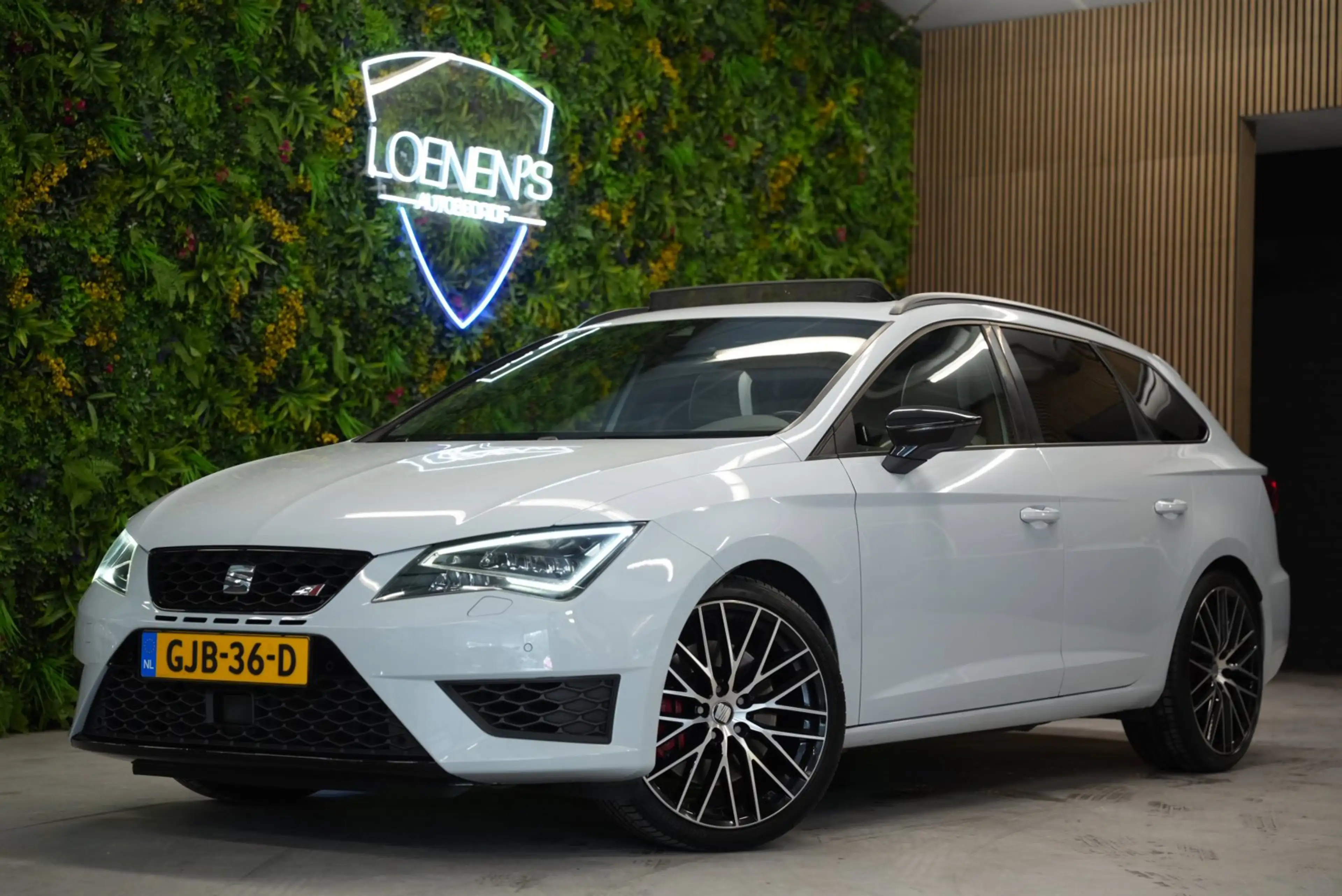 SEAT Leon ST 2.0 TSI Cupra 280 / Pano / CarPlay / Camera / S