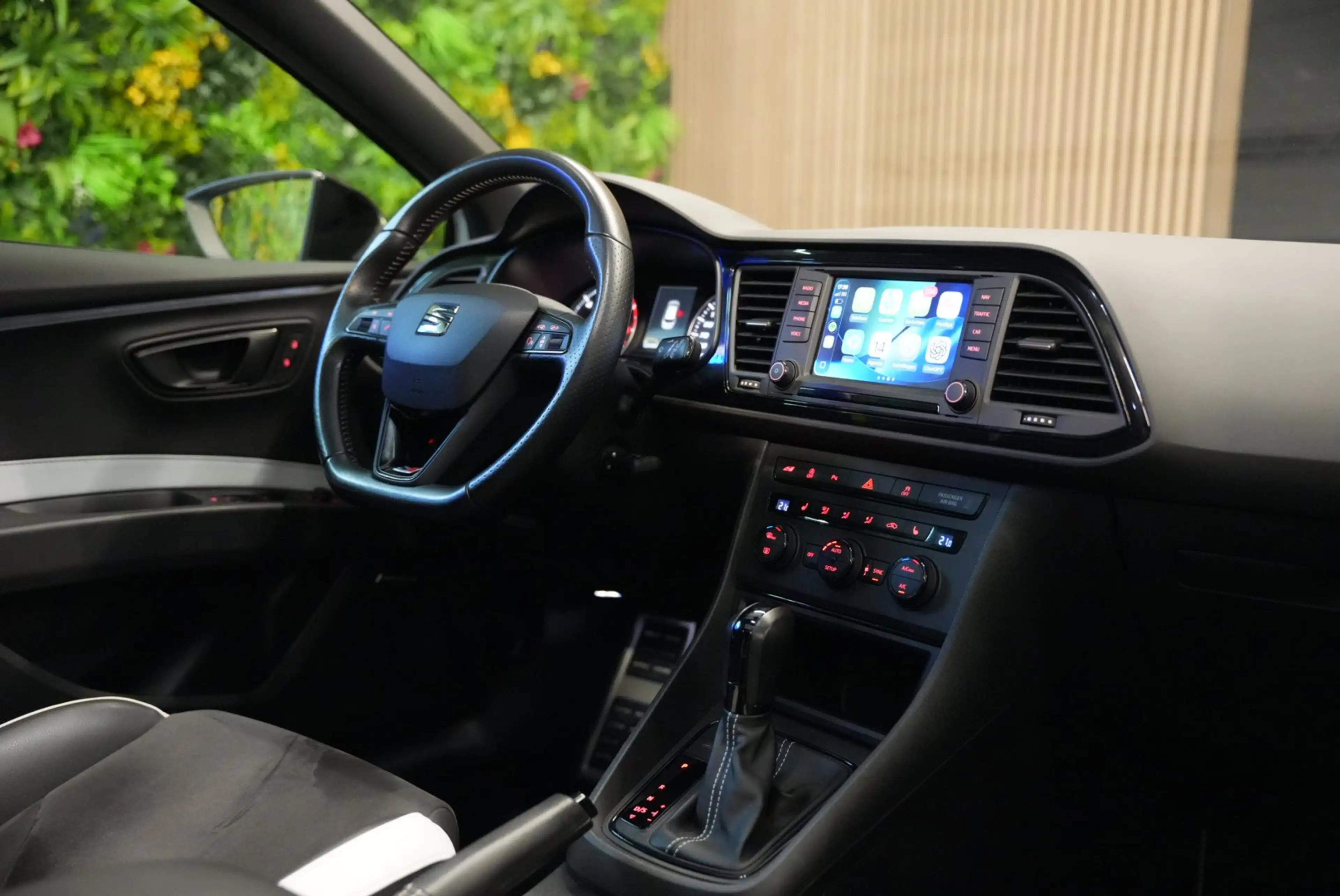 SEAT Leon ST 2.0 TSI Cupra 280 / Pano / CarPlay / Camera / S — photo 3