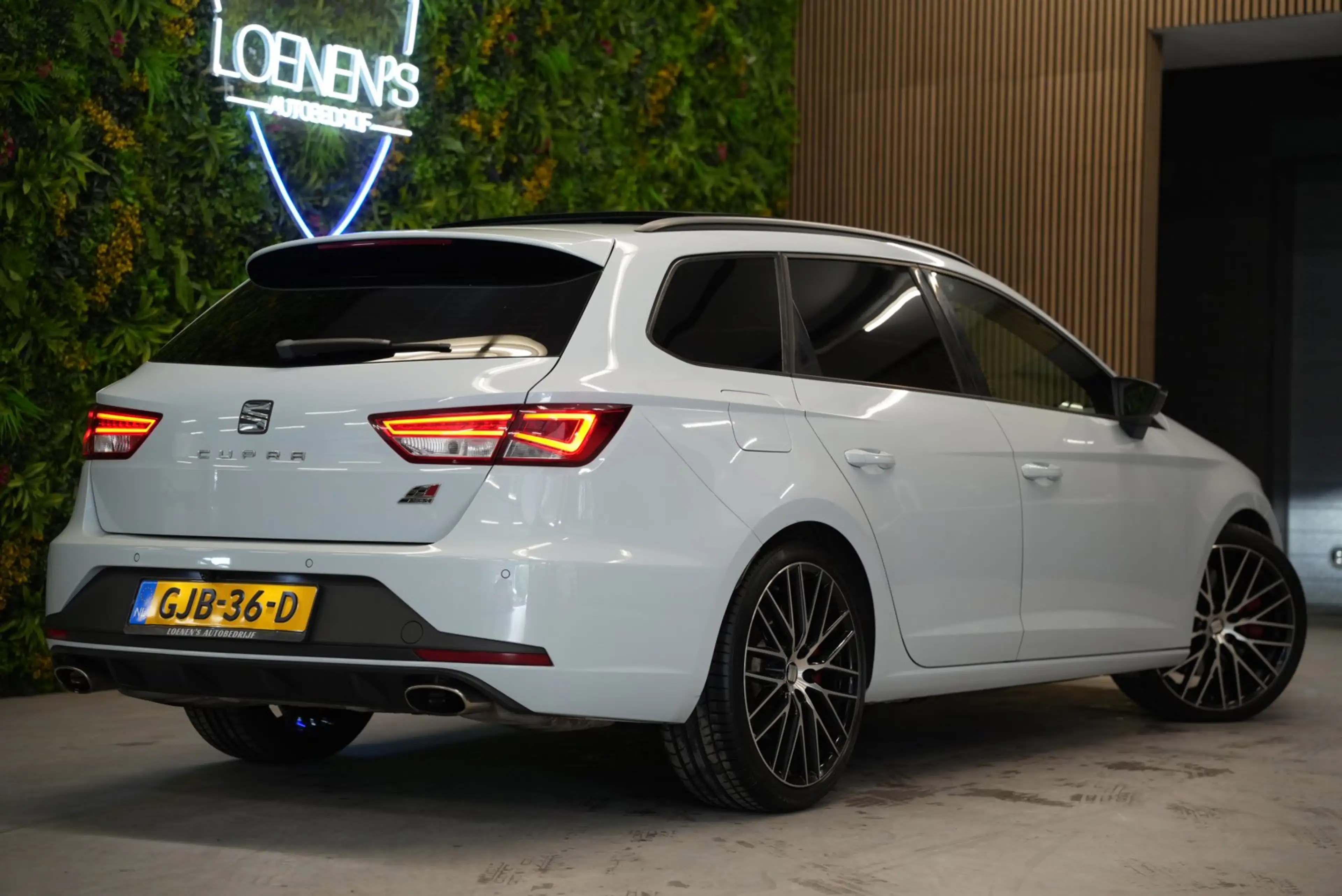 SEAT Leon ST 2.0 TSI Cupra 280 / Pano / CarPlay / Camera / S — photo 2