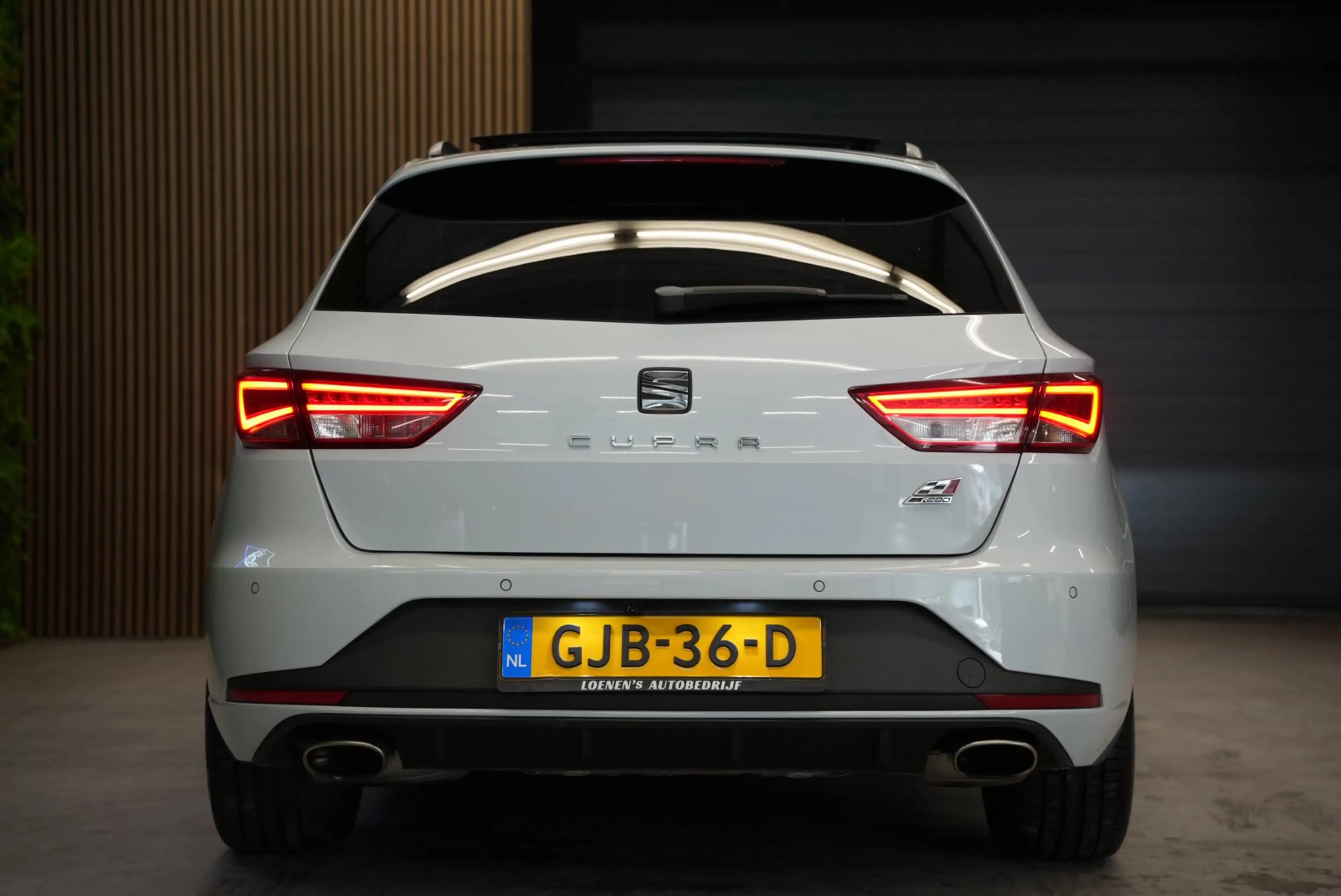 SEAT Leon ST 2.0 TSI Cupra 280 / Pano / CarPlay / Camera / S — photo 12