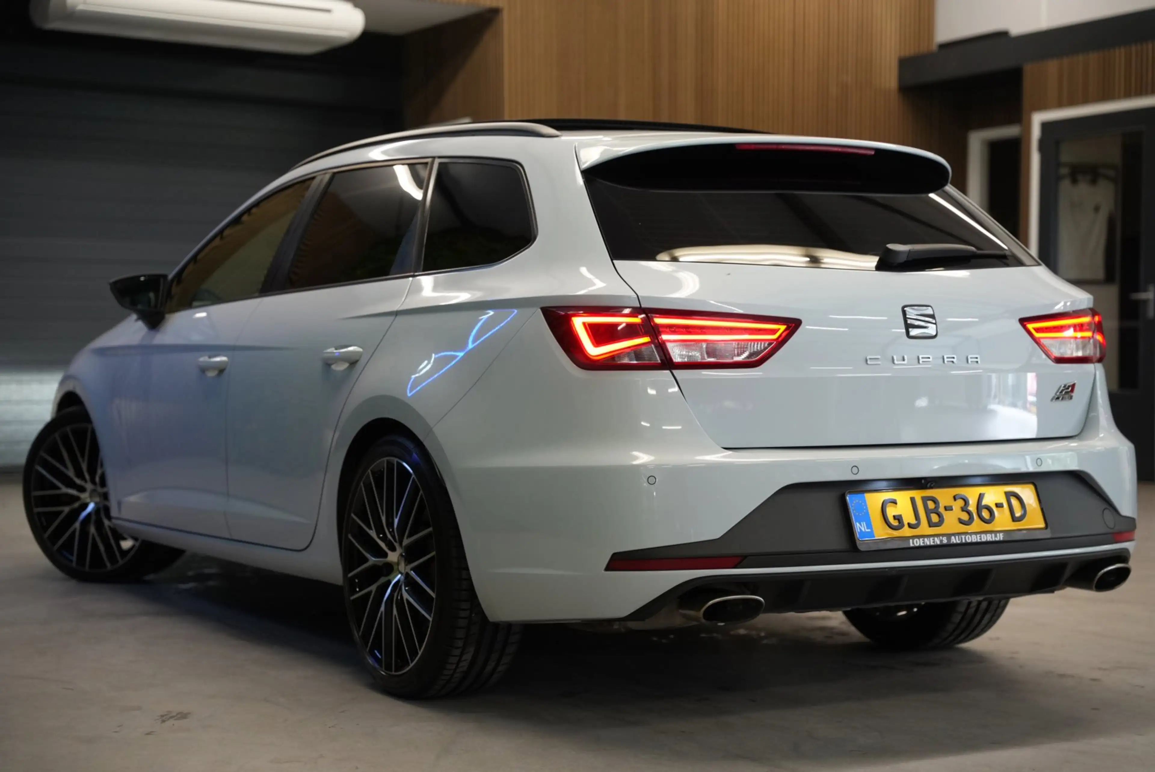 SEAT Leon ST 2.0 TSI Cupra 280 / Pano / CarPlay / Camera / S — photo 6