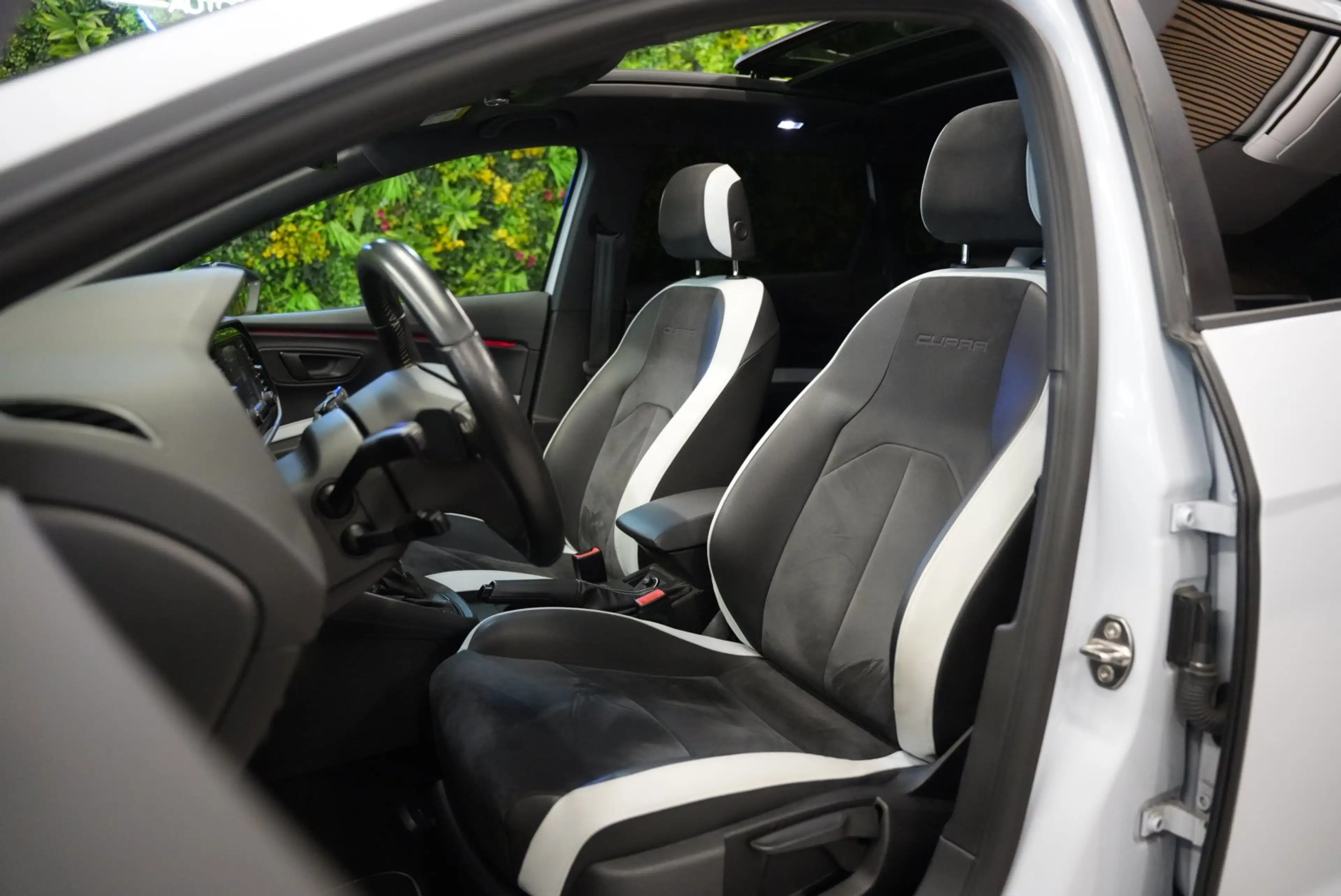 SEAT Leon ST 2.0 TSI Cupra 280 / Pano / CarPlay / Camera / S — photo 8