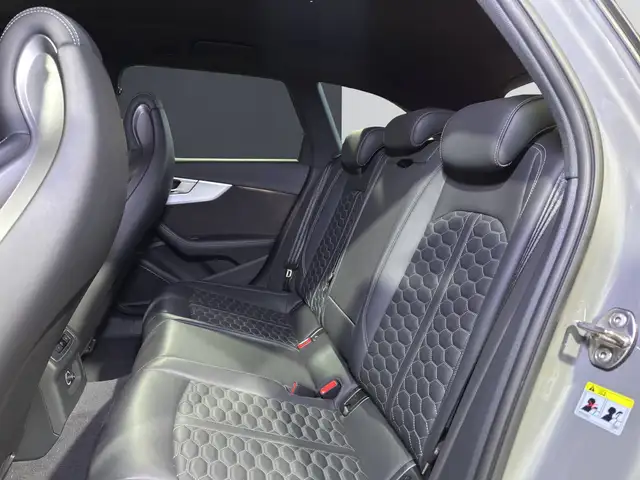 Audi RS4 view 13
