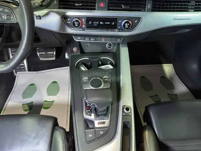 Audi RS4 view 7