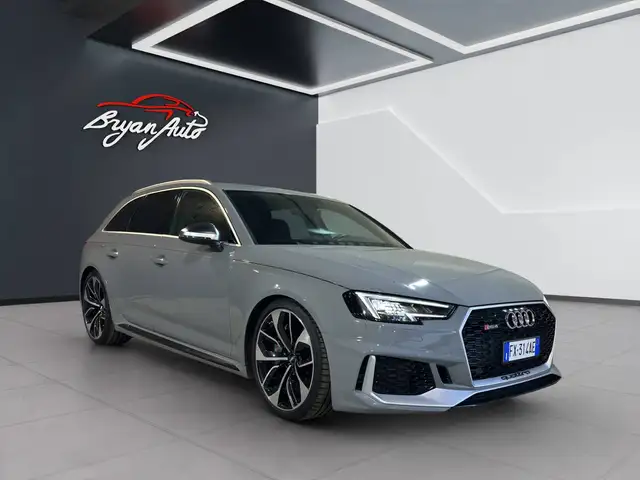 Audi RS4 view 2