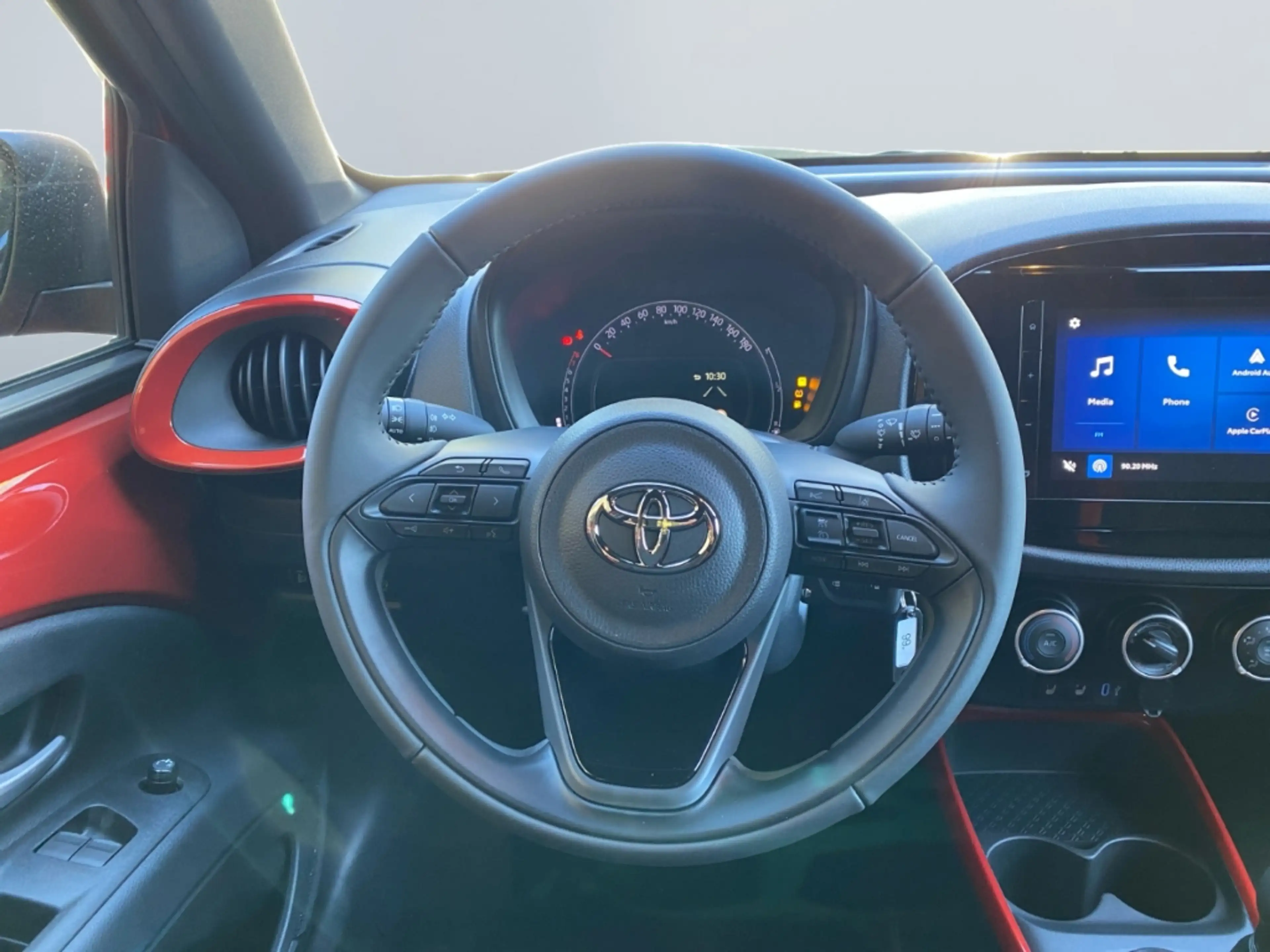 Toyota Aygo X Teamplayer *ACC*CarPlay*CAM*SHZ*Bi-Tone* — photo 10