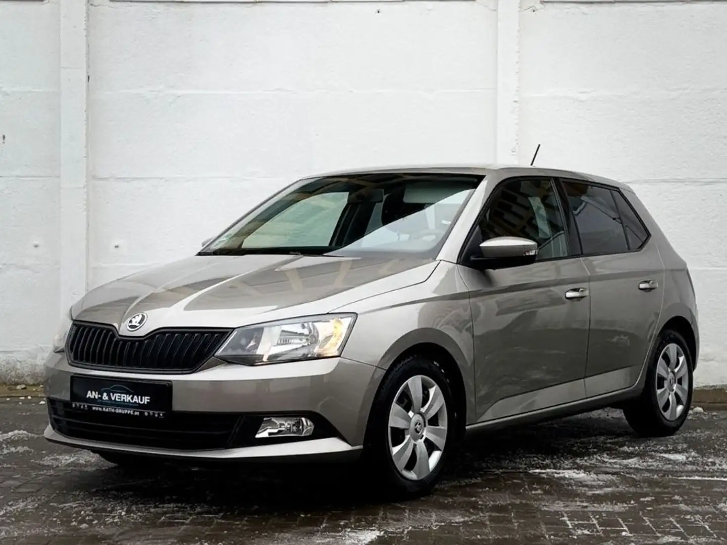 Skoda Fabia Cool Edition HU NEU+2. Hand Beige - 1