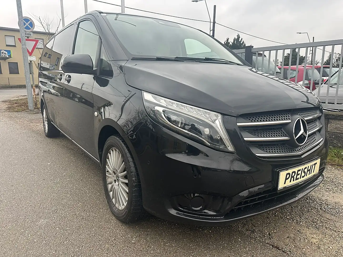 Mercedes-Benz Vito Tourer Pro 116 CDI kompakt Aut.*VIP Ausstattung* Noir - 1