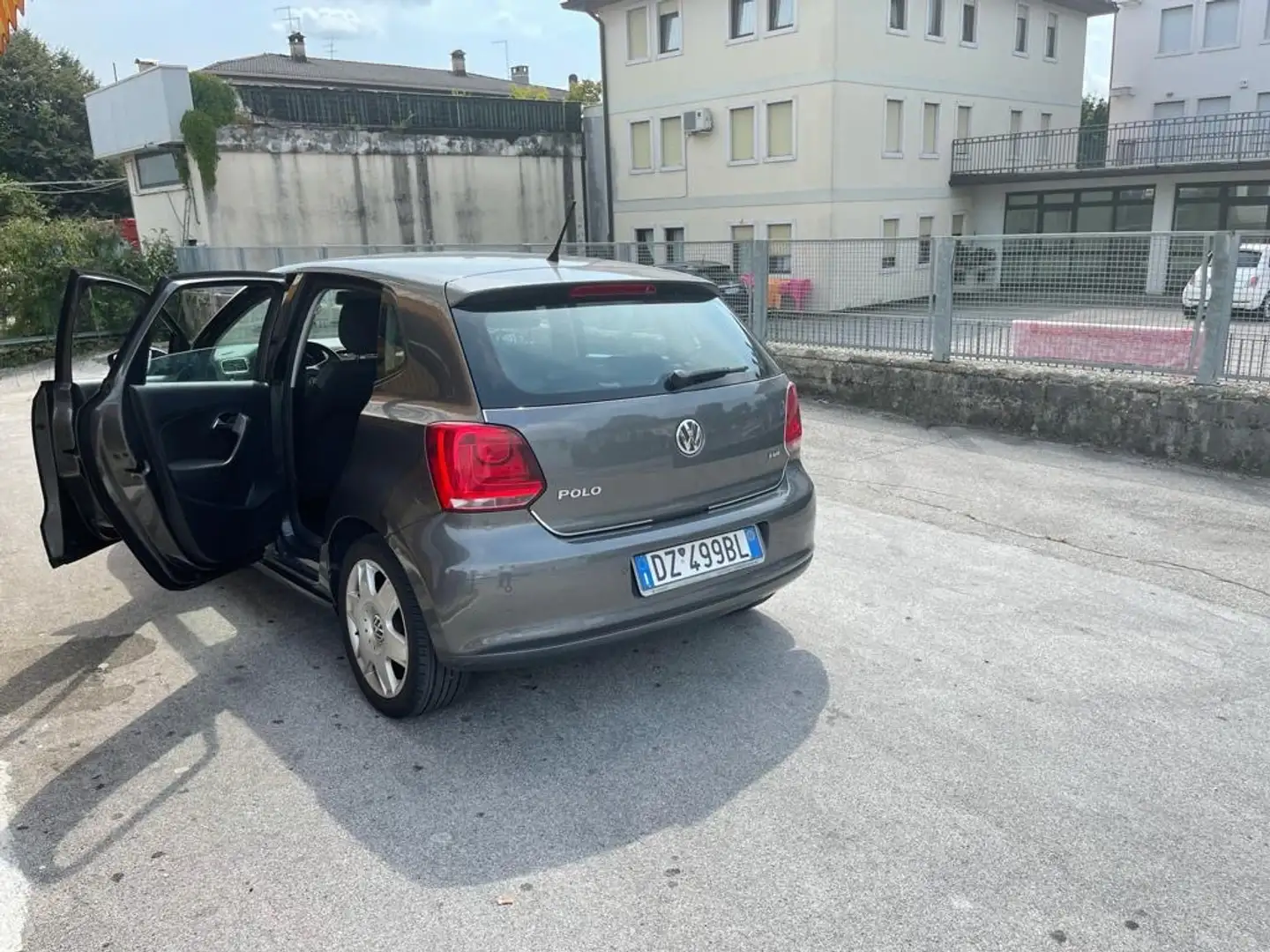 Volkswagen Polo Polo V 2009 5p 1.6 tdi Comfortline Grigio - 2