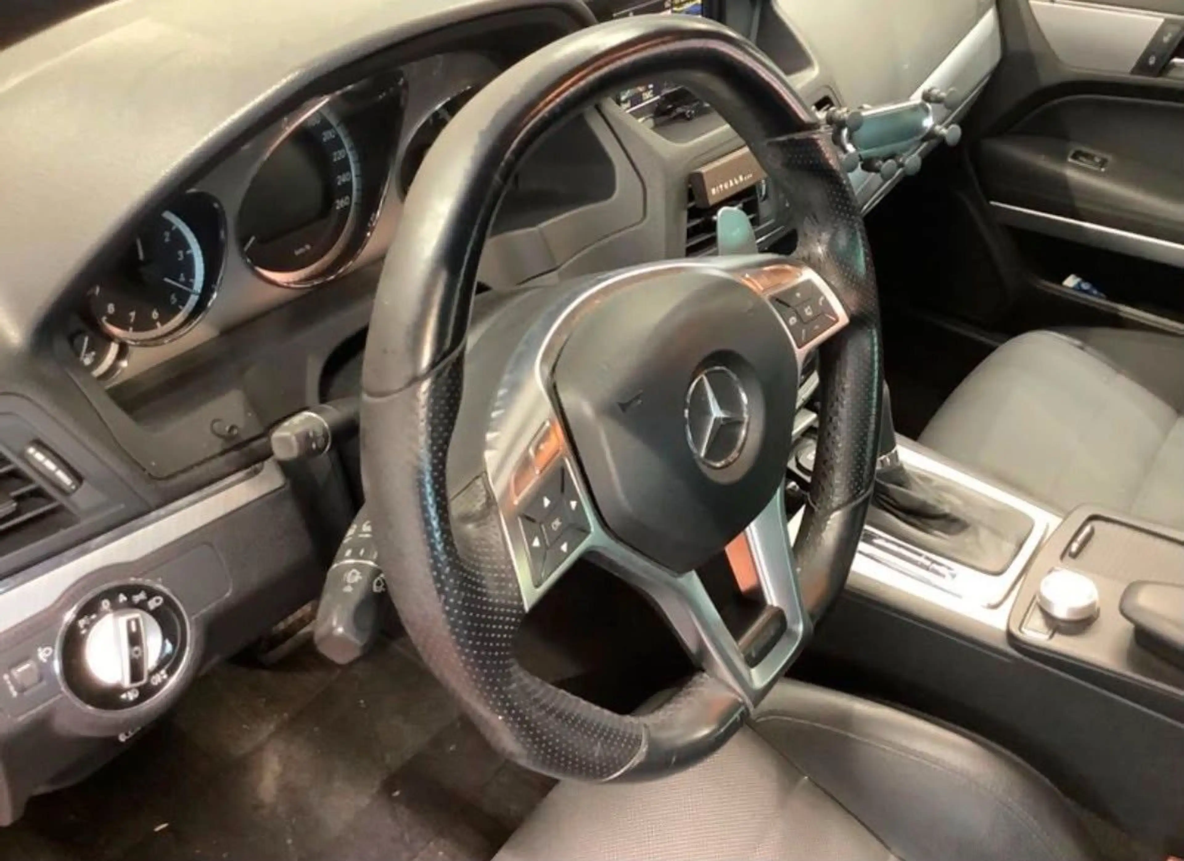 Mercedes-Benz E 250 E Coupe E 250 CGI BlueEfficiency — photo 4