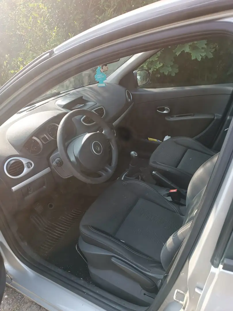 Renault Clio 1.2 16V Campus Authentique - 1