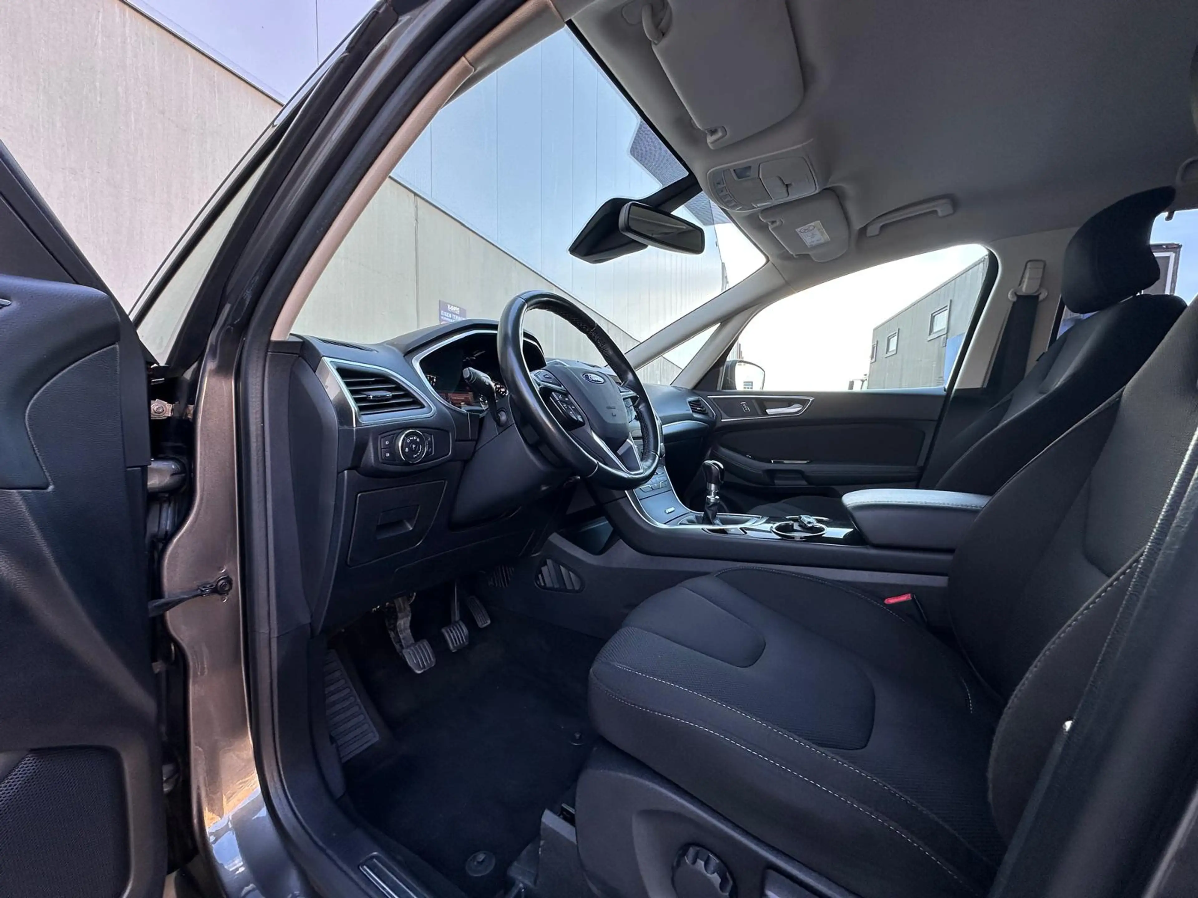 Ford S-Max 1.5 Titanium 7p. Climate C, Cruise C, Navigatie, A — photo 5