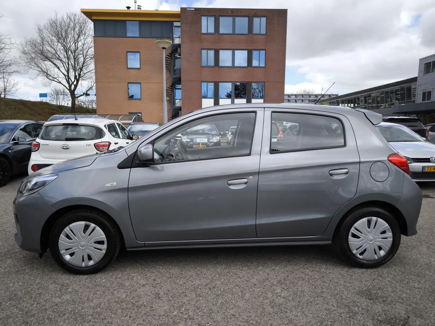 Mitsubishi Space Star 1.2 Cool+ | Navigatie via App | Airconditioning | Gris - 2