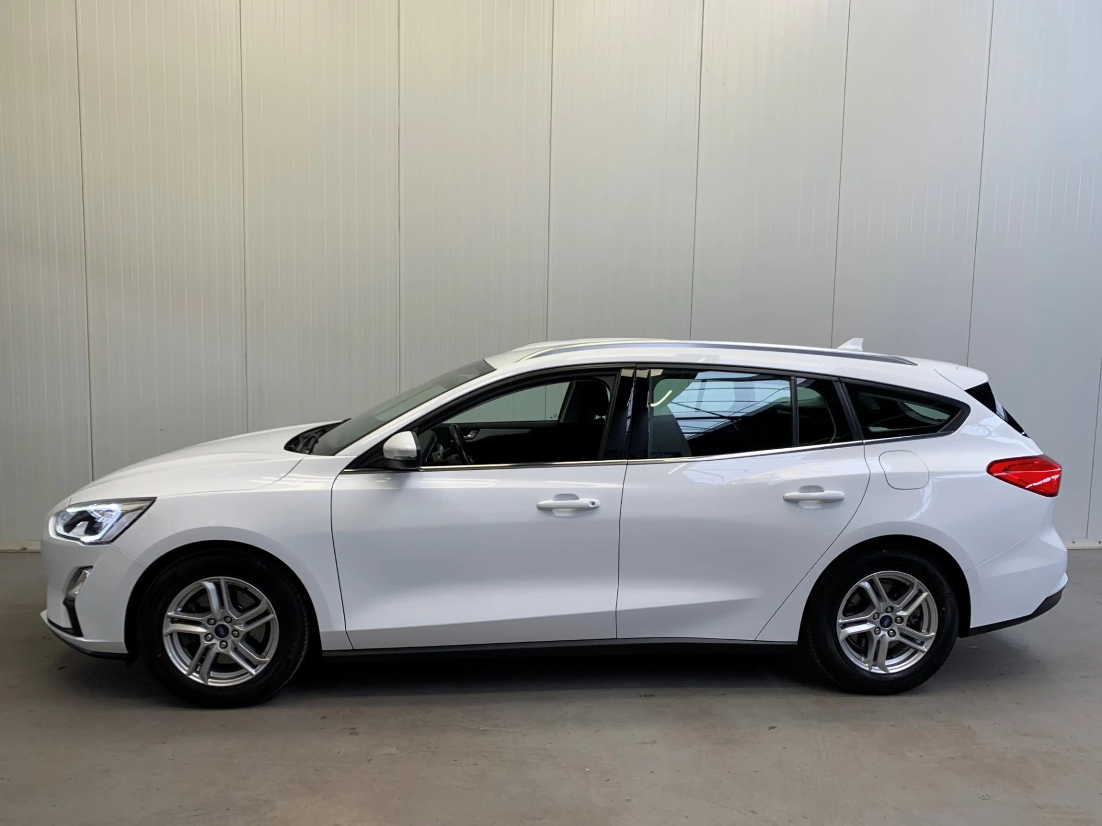 Ford Focus Wagon 1.0 EcoBoost Trend Edition Business NAVIGATI — photo 4