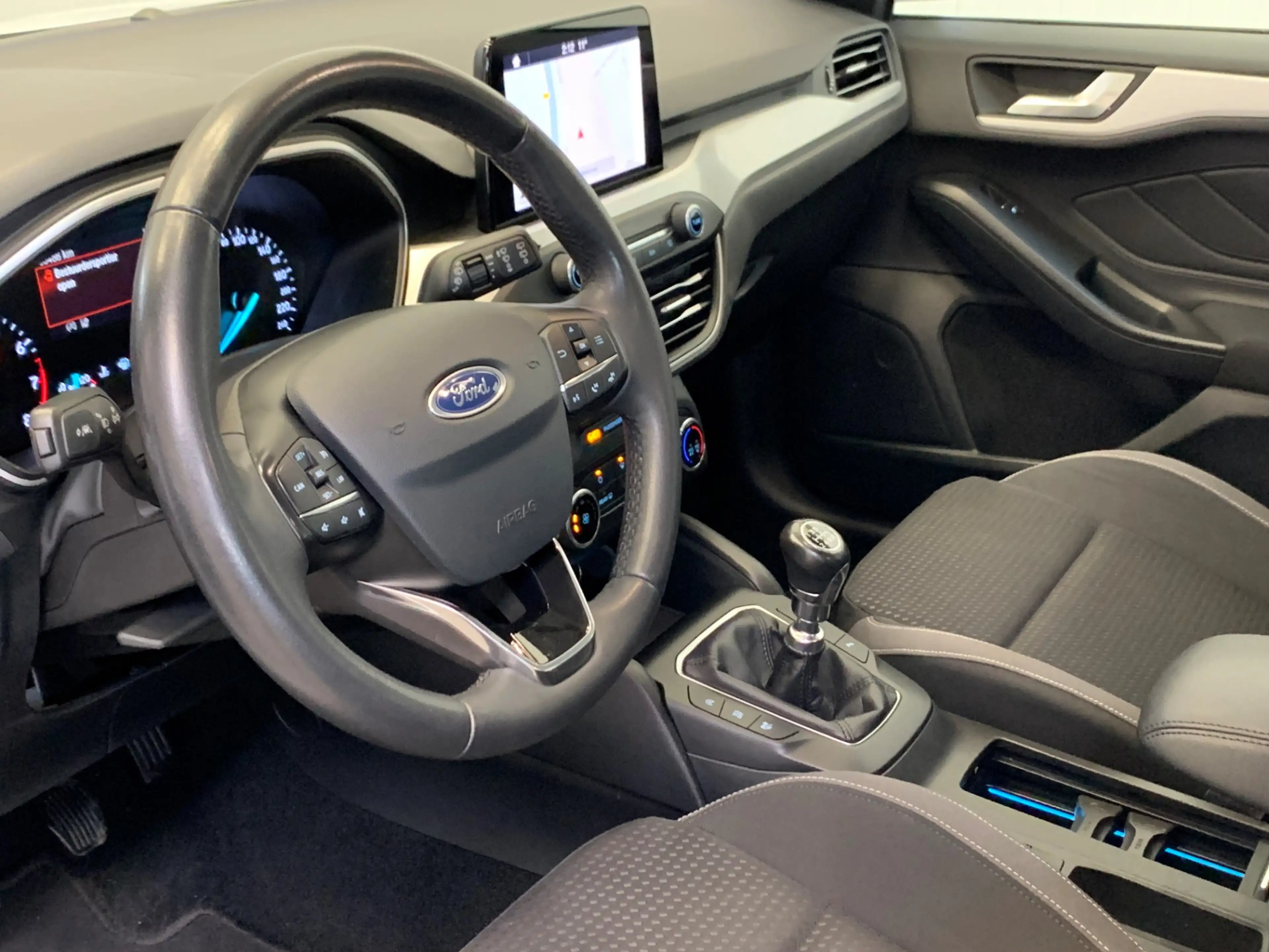 Ford Focus Wagon 1.0 EcoBoost Trend Edition Business NAVIGATI — photo 42