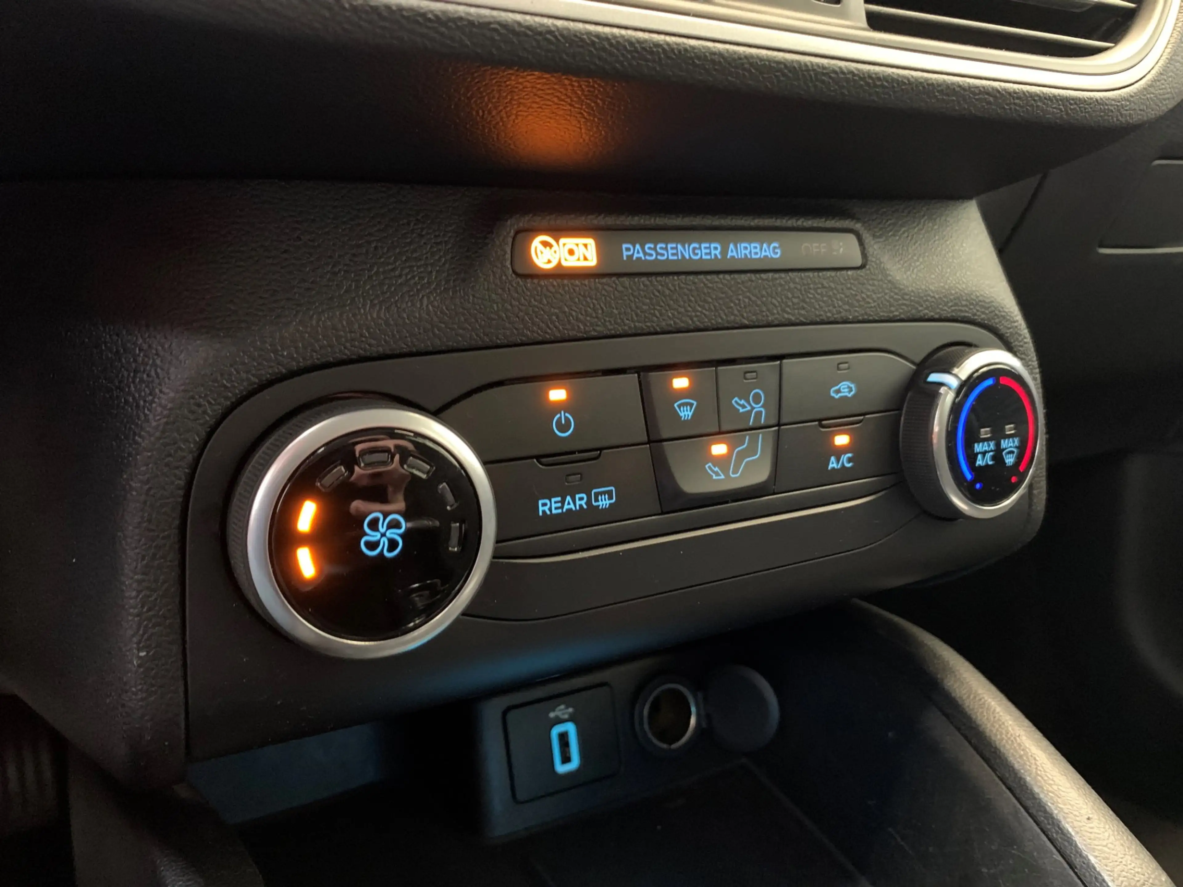Ford Focus Wagon 1.0 EcoBoost Trend Edition Business NAVIGATI — photo 29