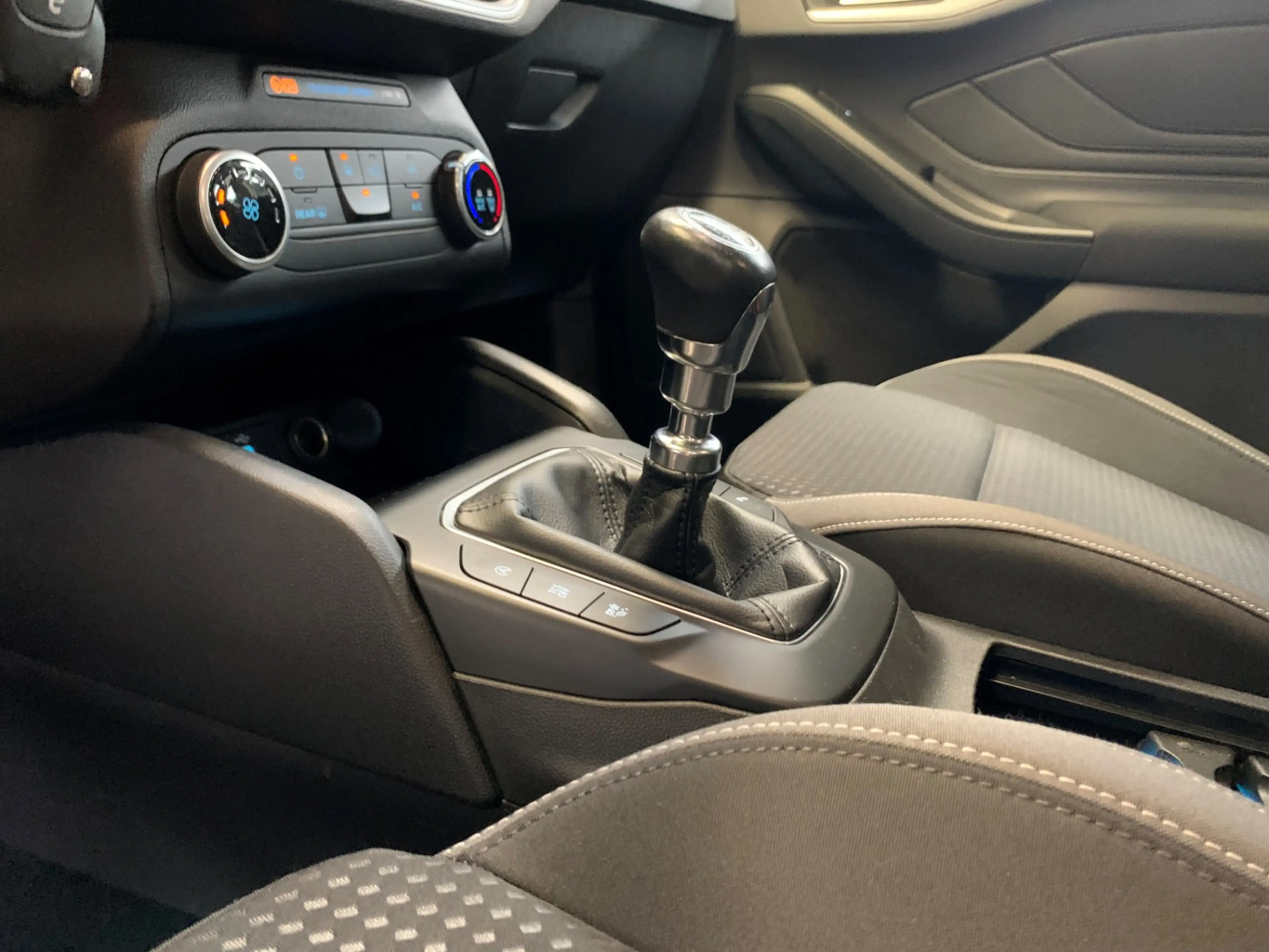 Ford Focus Wagon 1.0 EcoBoost Trend Edition Business NAVIGATI — photo 9