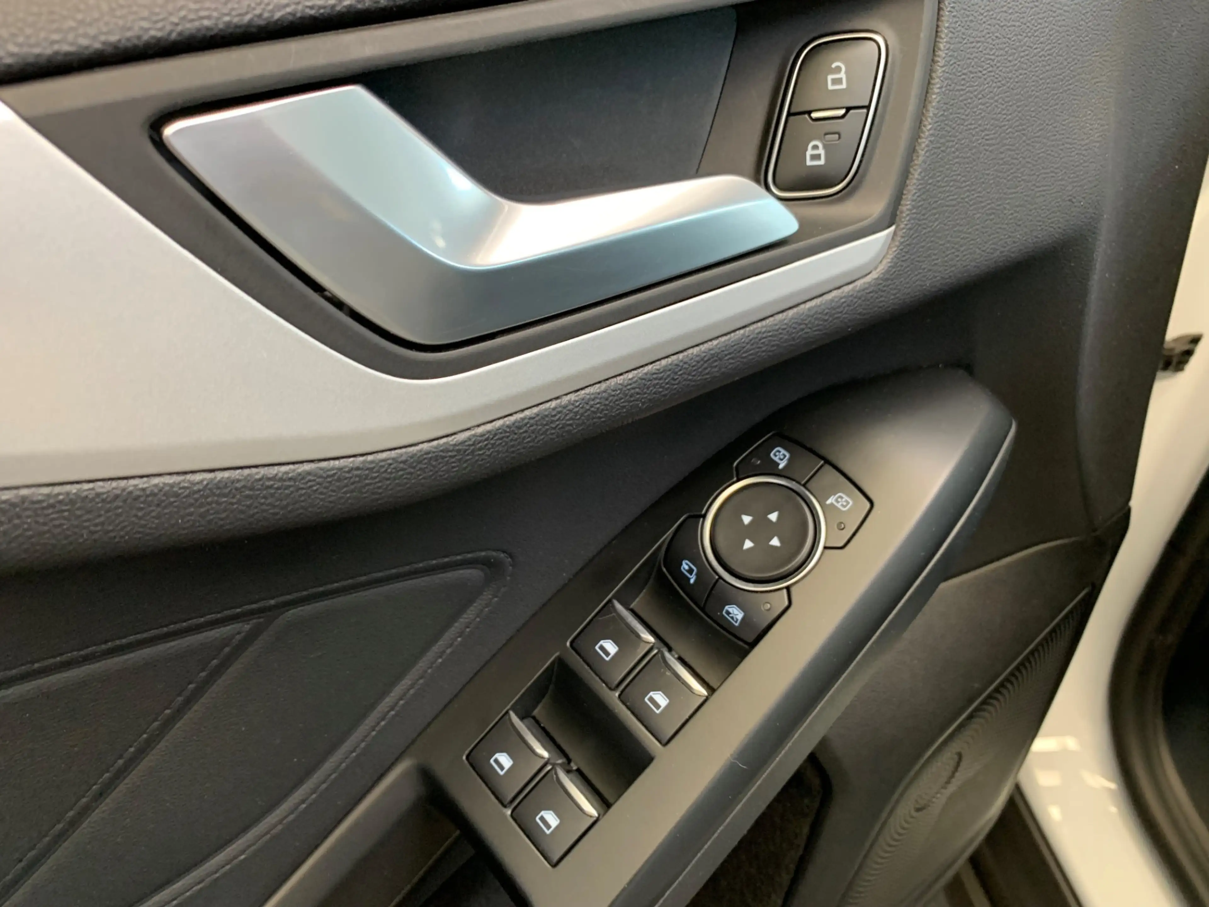 Ford Focus Wagon 1.0 EcoBoost Trend Edition Business NAVIGATI — photo 38