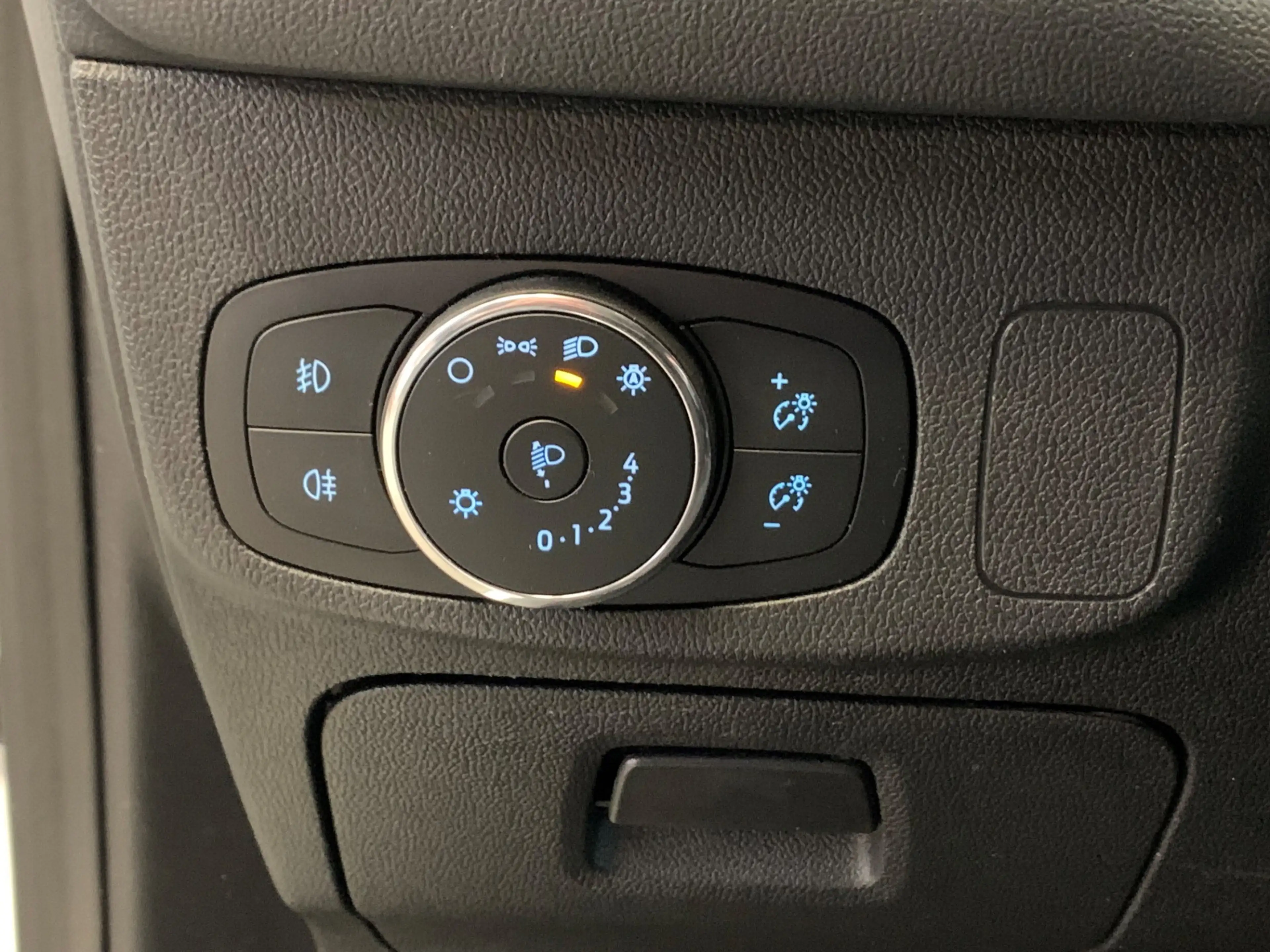 Ford Focus Wagon 1.0 EcoBoost Trend Edition Business NAVIGATI — photo 36