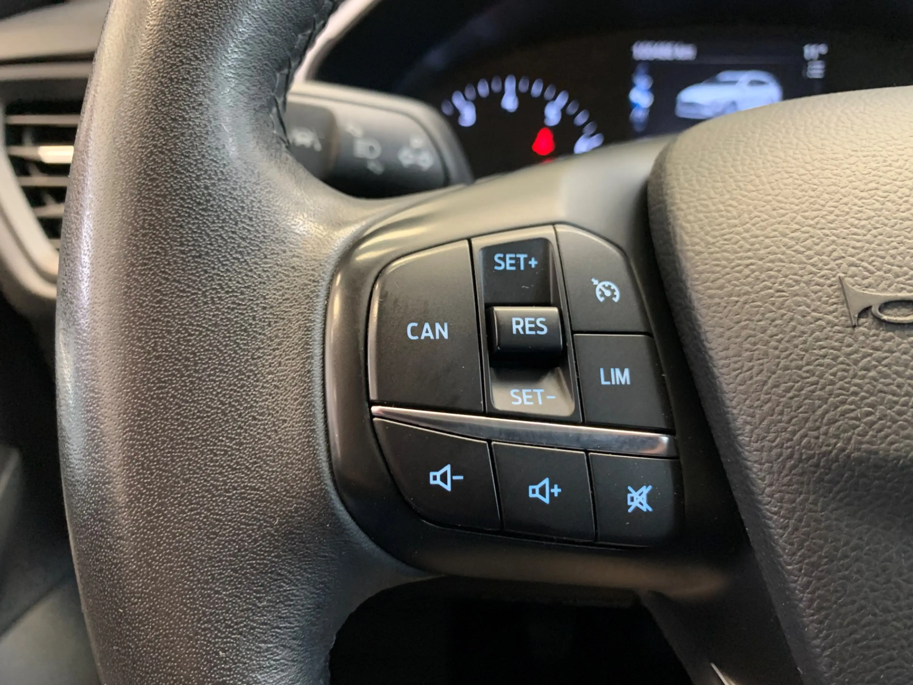 Ford Focus Wagon 1.0 EcoBoost Trend Edition Business NAVIGATI — photo 23