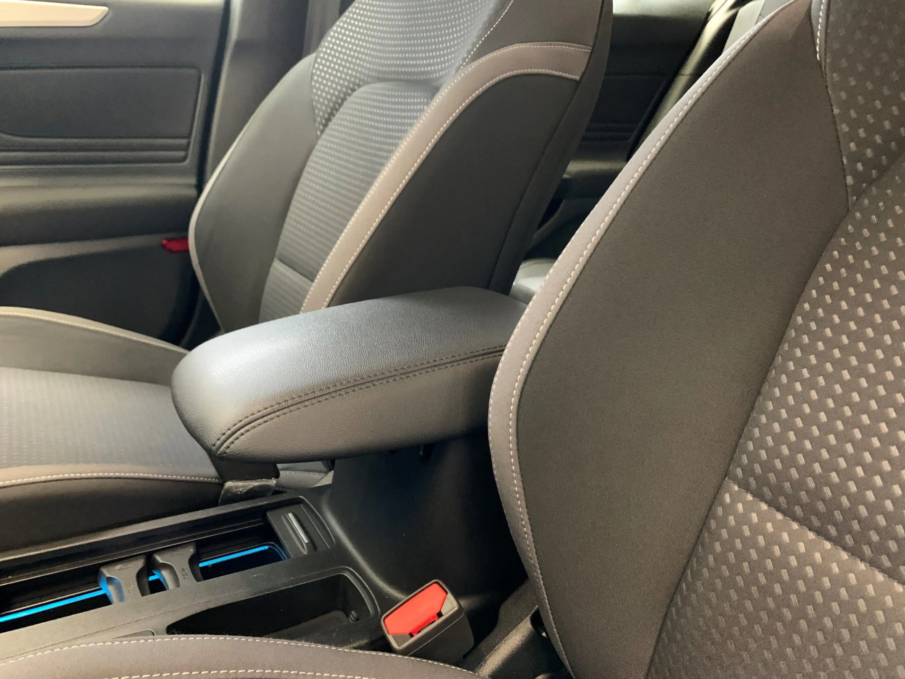 Ford Focus Wagon 1.0 EcoBoost Trend Edition Business NAVIGATI — photo 45