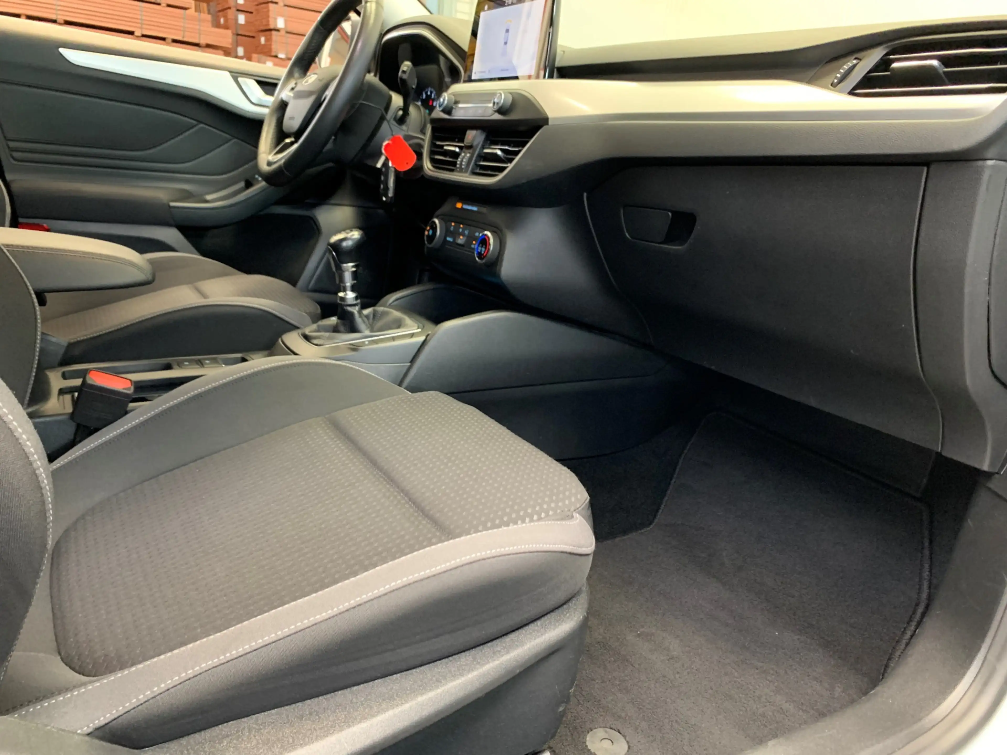 Ford Focus Wagon 1.0 EcoBoost Trend Edition Business NAVIGATI — photo 47