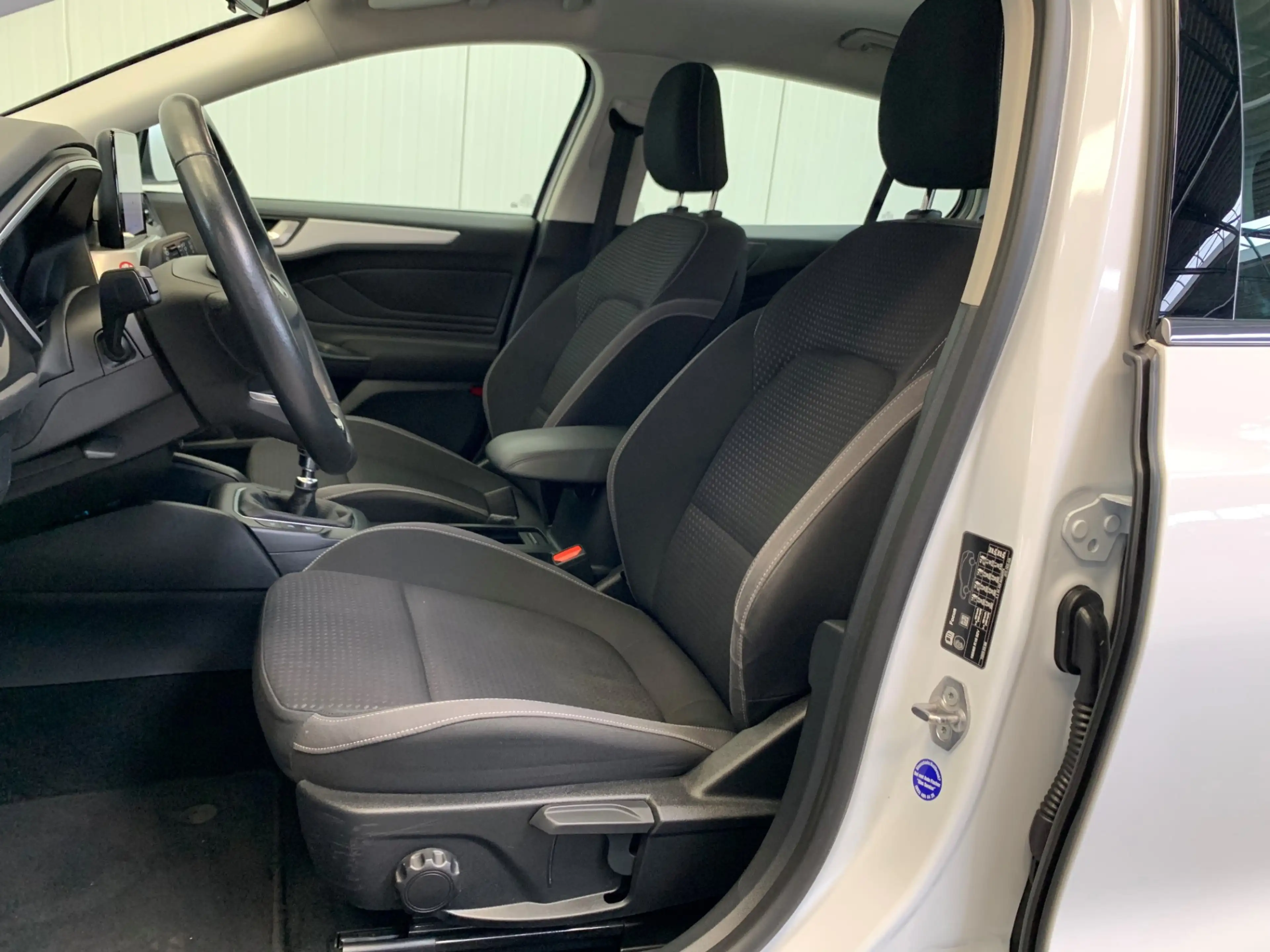 Ford Focus Wagon 1.0 EcoBoost Trend Edition Business NAVIGATI — photo 43