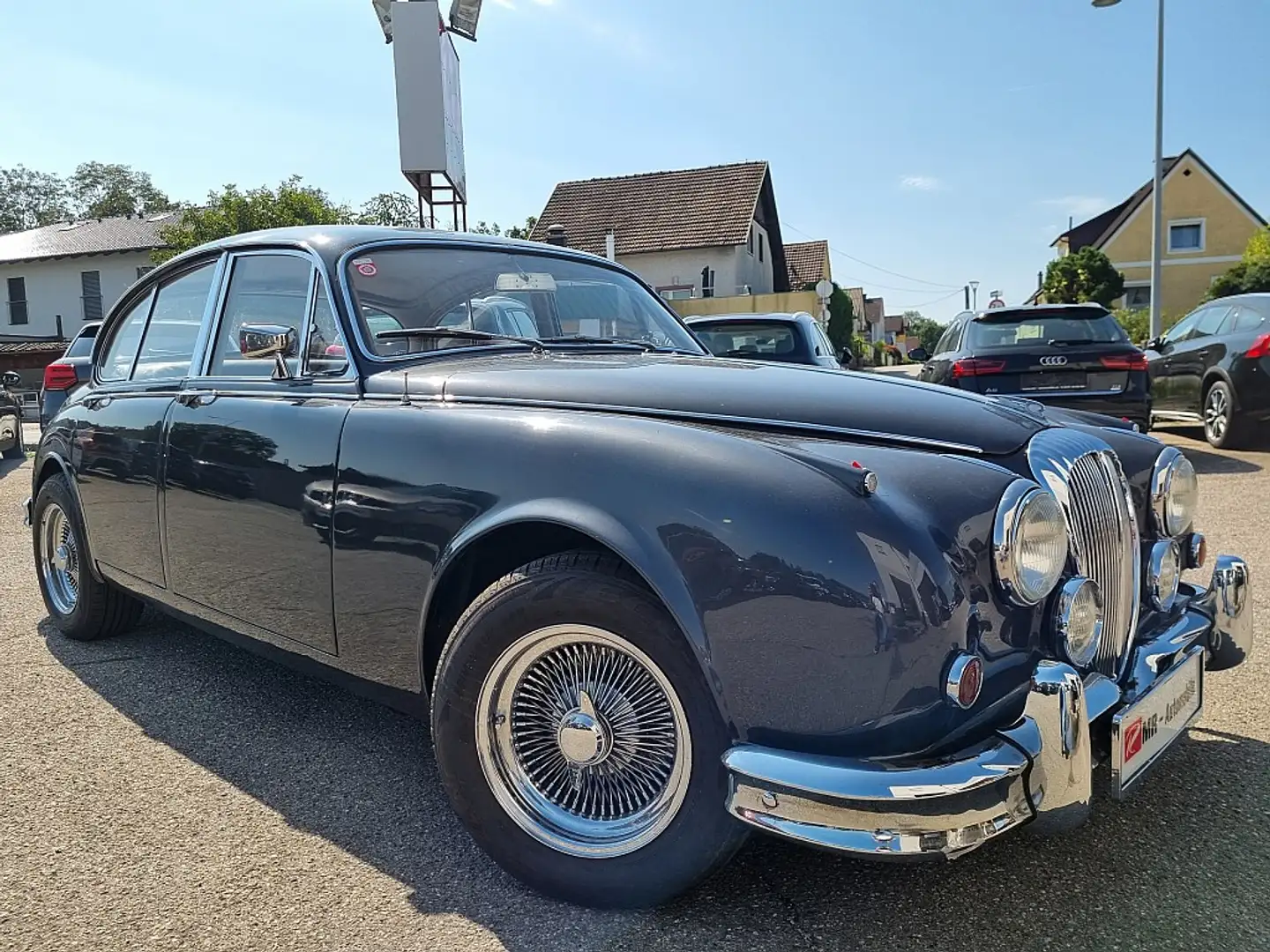 Jaguar Daimler V8 250 Grau - 1