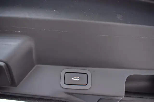 Land Rover Range Rover Sport view 13