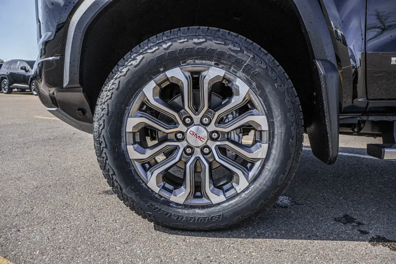 GMC Canyon снимка GMC Canyon