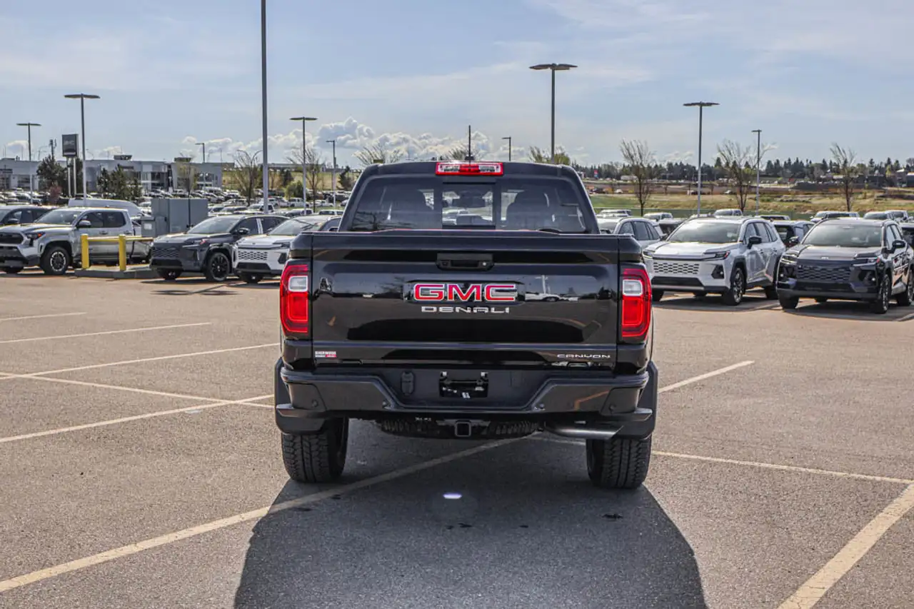 GMC Canyon снимка GMC Canyon