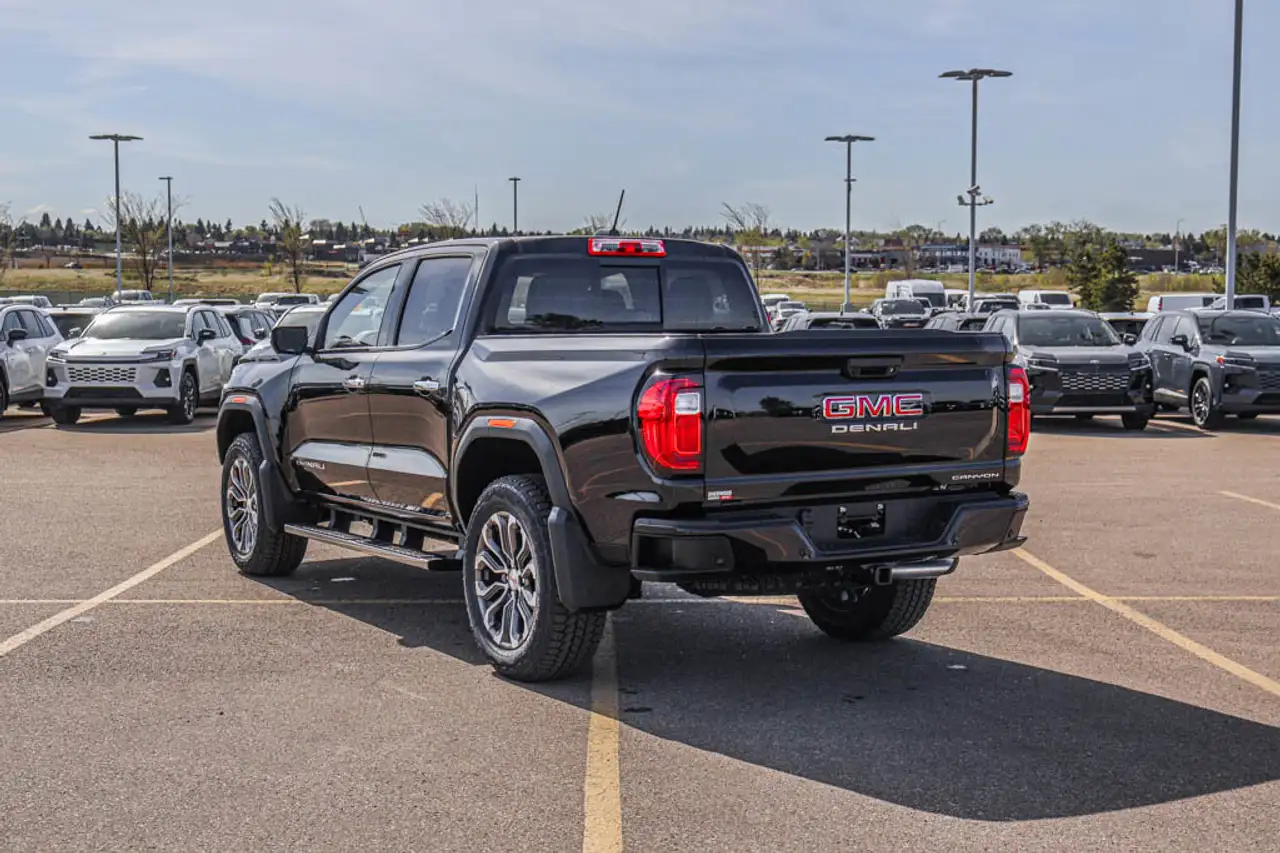 GMC Canyon снимка GMC Canyon