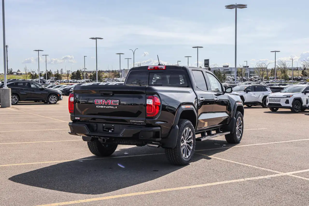 GMC Canyon снимка GMC Canyon