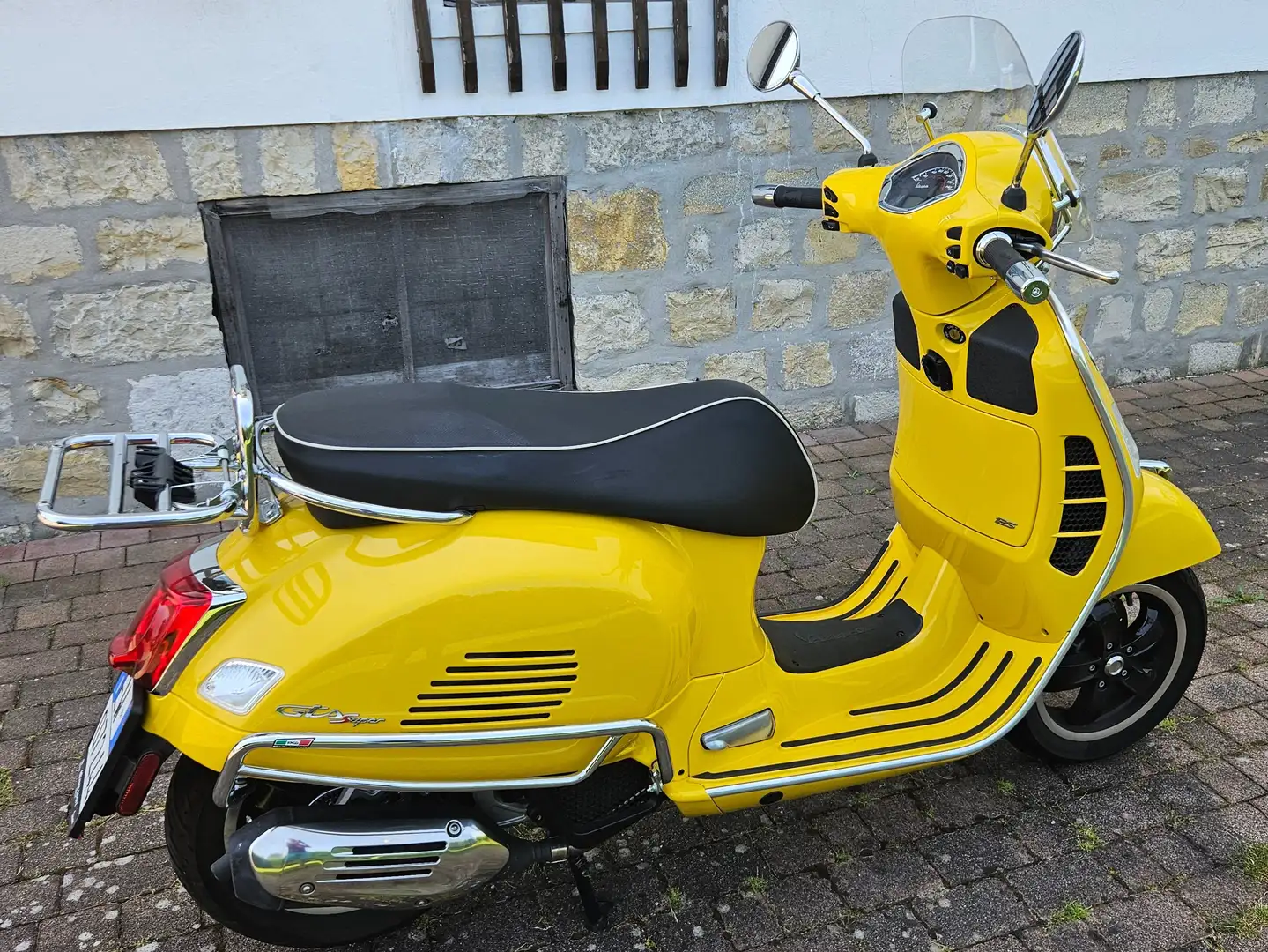 Piaggio GTS 125 Super Giallo - 1
