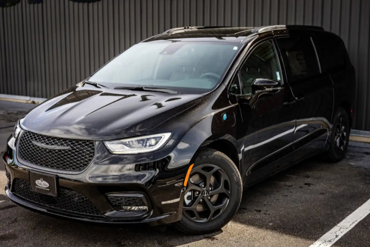 Chrysler Pacifica photo Chrysler Pacifica