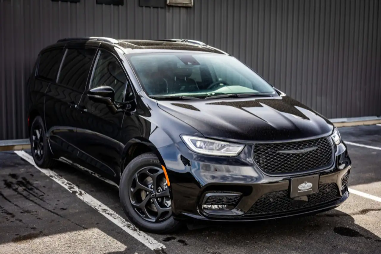 Chrysler Pacifica photo Chrysler Pacifica
