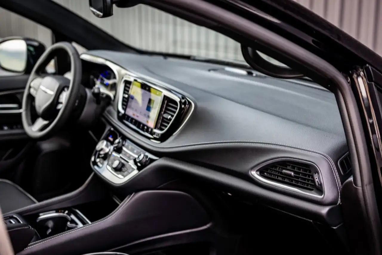 Chrysler Pacifica photo Chrysler Pacifica