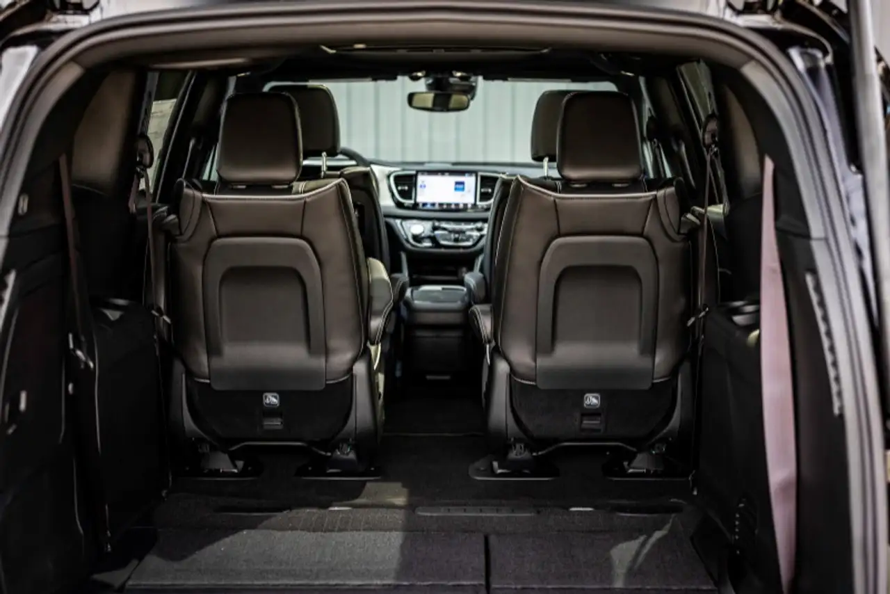 Chrysler Pacifica photo Chrysler Pacifica